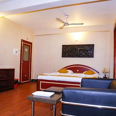 Fabhotel Shivangan Kolkata Airport - Fully Vaccinated Staff Exterior photo