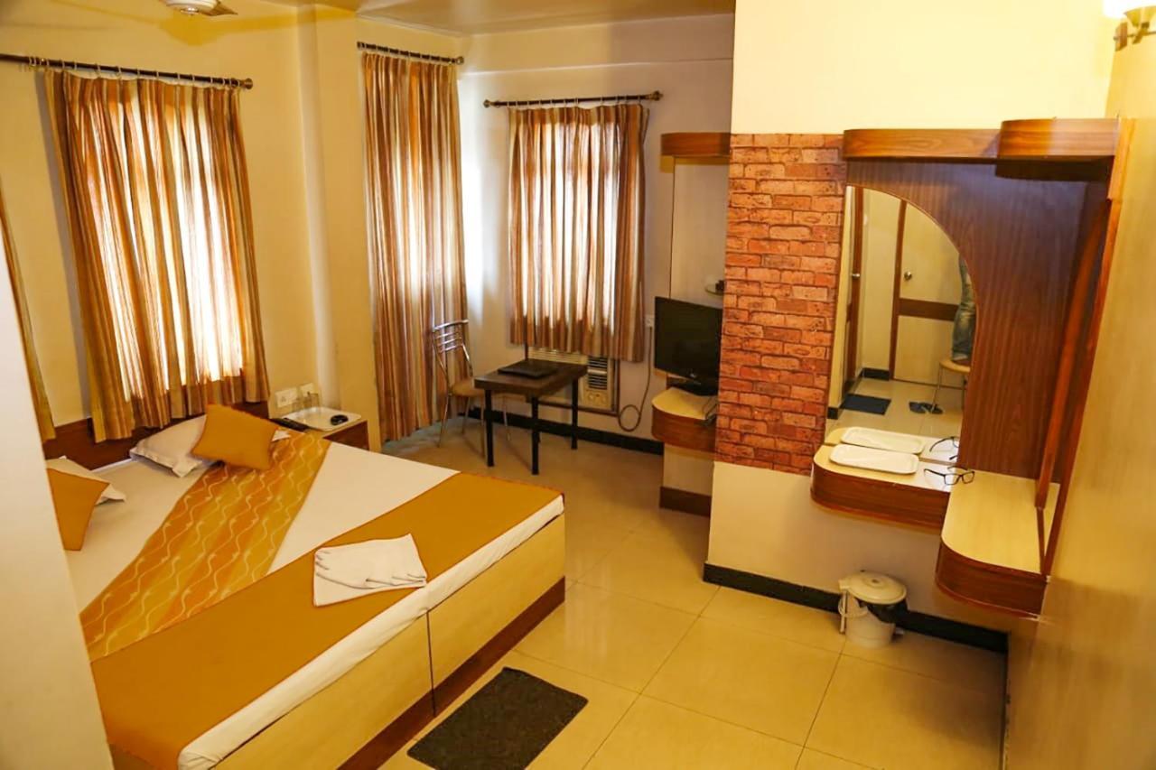 Fabhotel Shivangan Kolkata Airport - Fully Vaccinated Staff Exterior photo