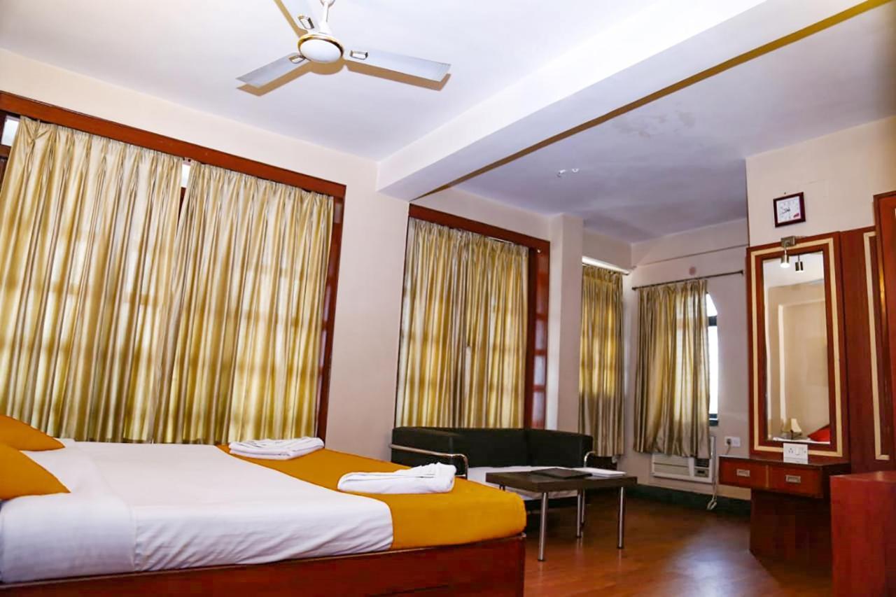 Fabhotel Shivangan Kolkata Airport - Fully Vaccinated Staff Exterior photo